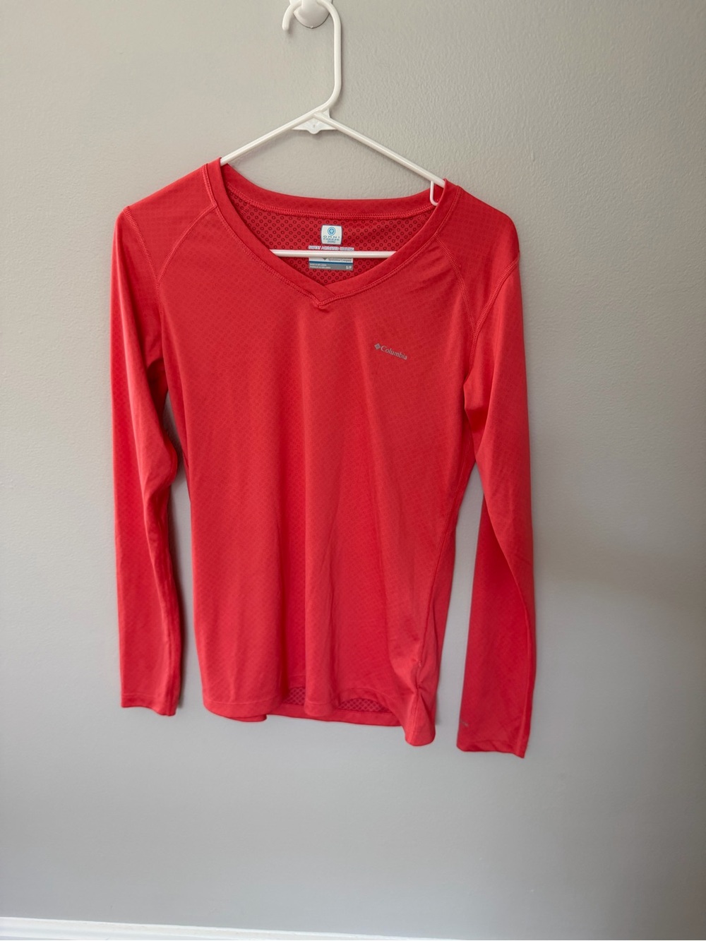 Columbia Women's Long-Sleeve V-Neck Performance Top - Coral Red